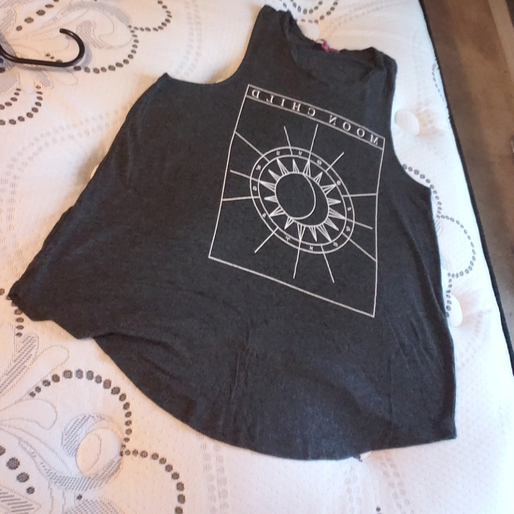 Sleeveless shirt